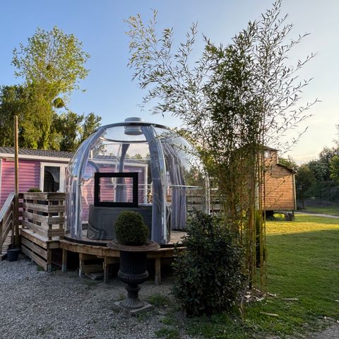 MOBILE HOME 2 people - 13-La Folle entreprise 32m2 (2ch - 2/6pers.) + Jaccuzzi + Beds made up + towel + drinks kit + TV - price for 2 people