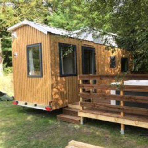 UNUSUAL ACCOMMODATION 2 people - 16-Tiny House 17m2 (2bed - 1/4 pers.) + Jaccuzzi + Beds made up + towel + drinks kit + TV + air conditioning - price for 2 people