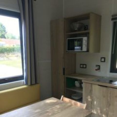 UNUSUAL ACCOMMODATION 2 people - 16-Tiny House 17m2 (2bed - 1/4 pers.) + Jaccuzzi + Beds made up + towel + drinks kit + TV + air conditioning - price for 2 people