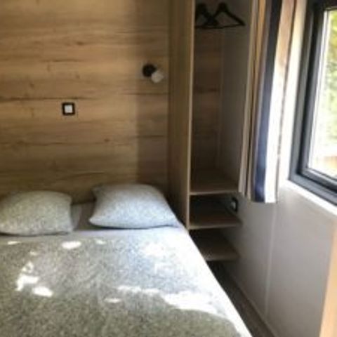 UNUSUAL ACCOMMODATION 2 people - 16-Tiny House 17m2 (2bed - 1/4 pers.) + Jaccuzzi + Beds made up + towel + drinks kit + TV + air conditioning - price for 2 people