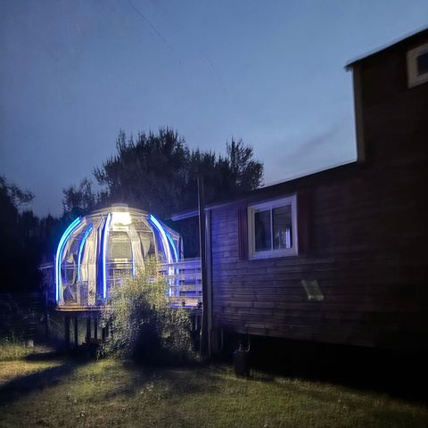 UNUSUAL ACCOMMODATION 2 people - 18-Château Mobile 28m2 (2bed - 2/6pers.) + TV+Clim + Jaccuzzi + made-up beds + towels + drinks kit - price for 2 people