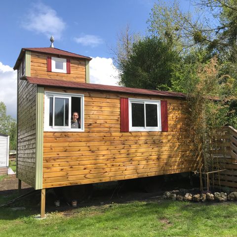 UNUSUAL ACCOMMODATION 2 people - 18-Château Mobile 28m2 (2bed - 2/6pers.) + TV+Clim + Jaccuzzi + made-up beds + towels + drinks kit - price for 2 people