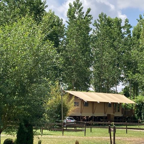 CANVAS AND WOOD TENT 2 people - 19-Tente safari XXL Deluxe pilotis 50m2 (3ch - 2/7 pers.) +Spa Air+Beds made up+towels+drinks - price for 2 people