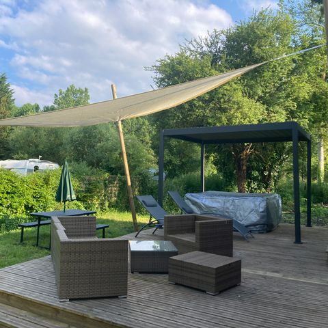 CANVAS AND WOOD TENT 2 people - 21-Luxe lodge + outdoor jacuzzi + made-up beds + towels + hot drinks kit - price for 2 people
