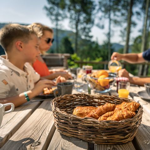 COUNTRY HOUSE 6 people - 2 bedroom gîte with air conditioning