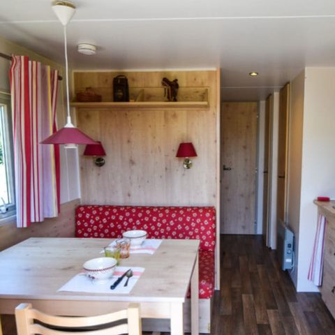 UNUSUAL ACCOMMODATION 4 people - 2-bedroom 2-clover caravan