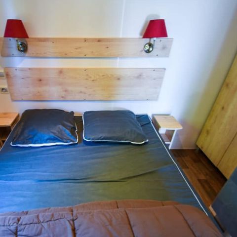 UNUSUAL ACCOMMODATION 4 people - 2-bedroom 2-clover caravan