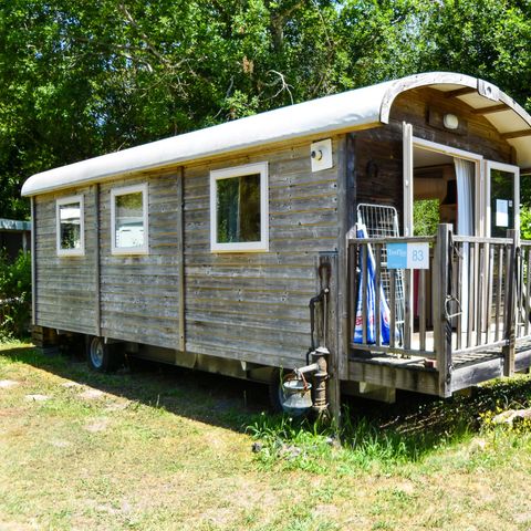 UNUSUAL ACCOMMODATION 4 people - 2-bedroom 2-clover caravan