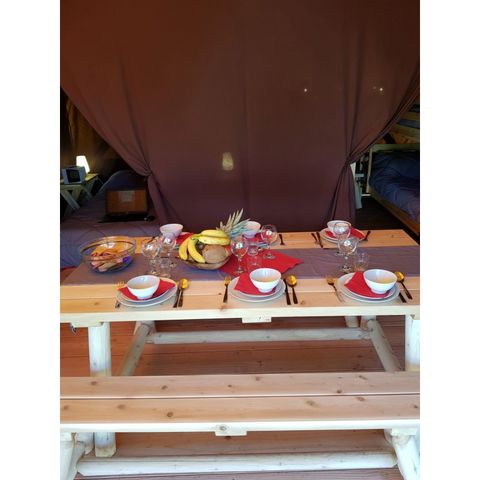 CANVAS AND WOOD TENT 5 people - Crusoe with sanitary facilities. Arrival 4pm Departure 10am. Max