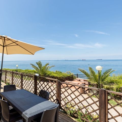 Pitch - Sea View