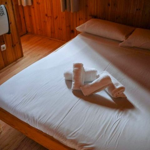 BUNGALOW 2 people - Bungalow no kitchen double bed