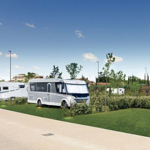 Pitch - Pitch for caravan / motorhome or tent + car