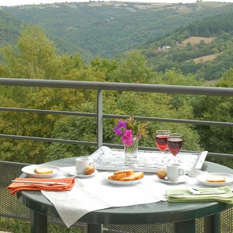 APARTMENT 8 people - Apartment 8 persons