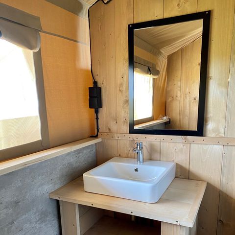 Canvas and wooden tent 6 persons - including sanitary facilities