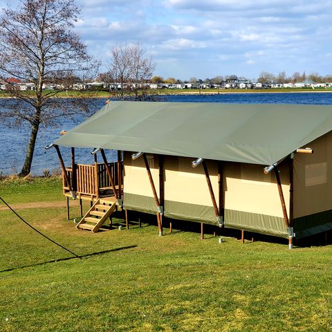 Canvas and wooden tent 6 persons - including sanitary facilities