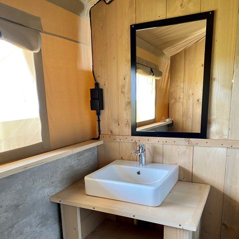 CANVAS AND WOOD TENT 6 people - including sanitary facilities