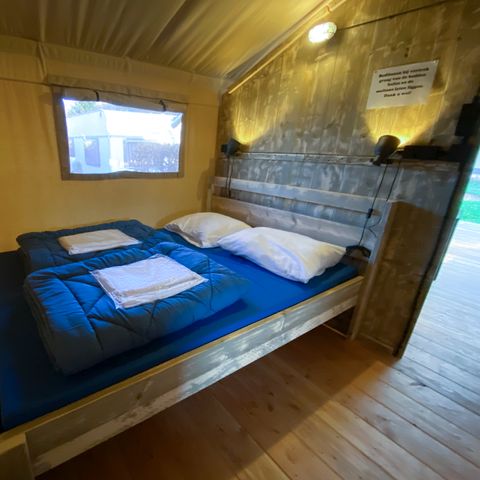 CANVAS AND WOOD TENT 4 people - including sanitary facilities