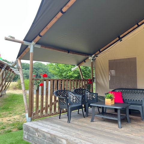 CANVAS AND WOOD TENT 6 people - including sanitary facilities