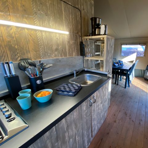 Canvas and wooden tent 4 persons - including sanitary facilities