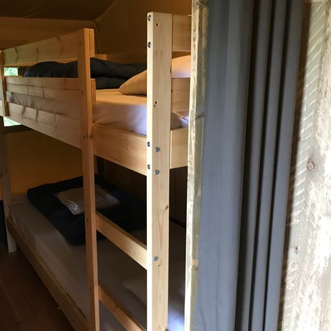 Canvas and wooden tent 4 persons - including sanitary facilities