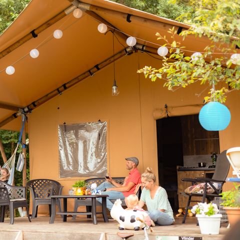 Canvas and wooden tent 4 persons - including sanitary facilities