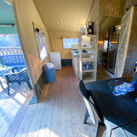 Canvas and wooden tent 4 persons - including sanitary facilities