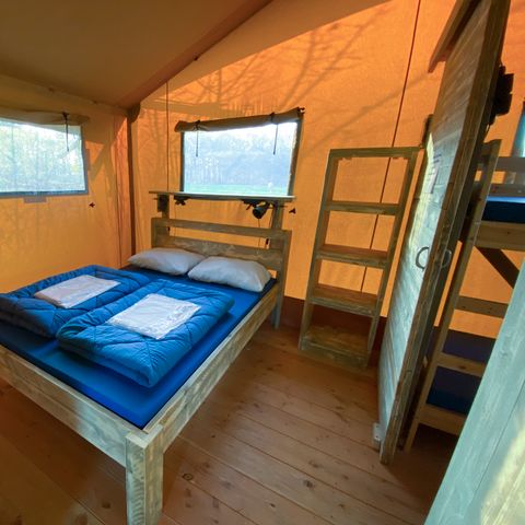 Canvas and wooden tent 6 persons - including sanitary facilities