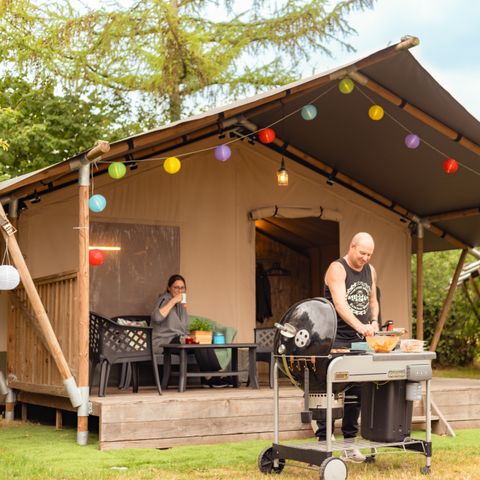Canvas and wooden tent 6 persons - including sanitary facilities
