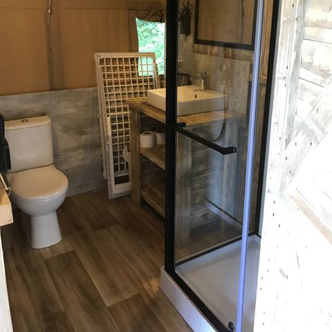 Canvas and wooden tent 6 persons - including sanitary facilities