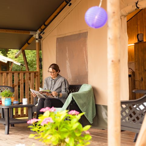 Canvas and wooden tent 6 persons - including sanitary facilities