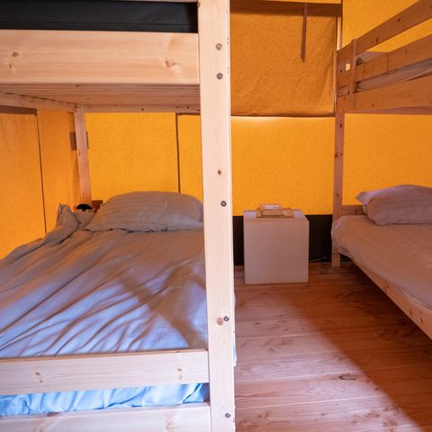 Canvas and wooden tent 6 persons - incl. private sanitary unit