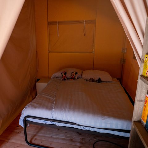Canvas and wooden tent 6 persons - incl. private sanitary unit
