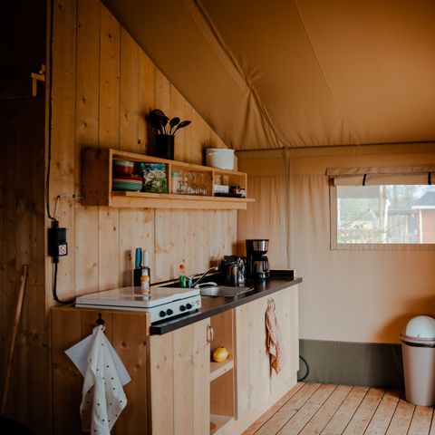 Canvas and wooden tent 6 persons - including sanitary facilities