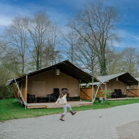 Canvas and wooden tent 6 persons - including sanitary facilities