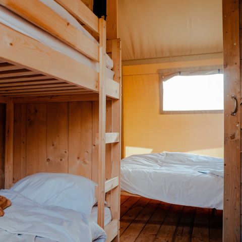 CANVAS AND WOOD TENT 6 people - including sanitary facilities
