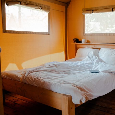 Canvas and wooden tent 6 persons - including sanitary facilities
