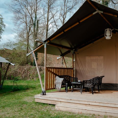 Canvas and wooden tent 4 persons - including sanitary facilities
