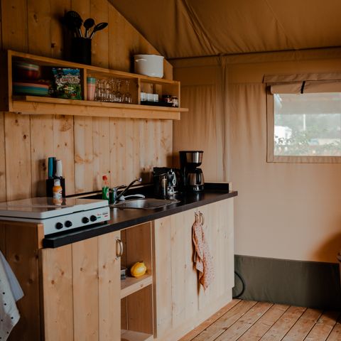 Canvas and wooden tent 4 persons - including sanitary facilities
