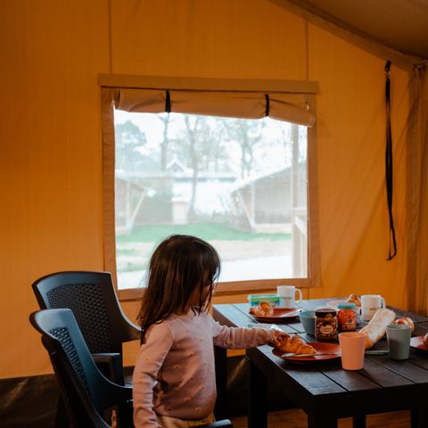Canvas and wooden tent 4 persons - including sanitary facilities