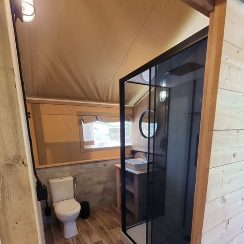 CANVAS AND WOOD TENT 5 people - including sanitary facilities