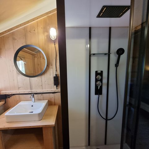 Canvas and wooden tent 5 persons - including sanitary facilities