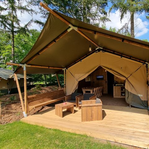Canvas and wooden tent 5 persons - including sanitary facilities