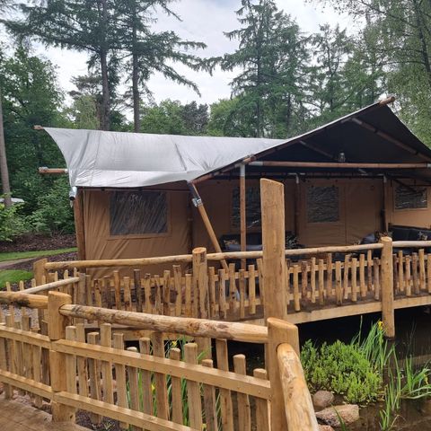 Canvas and wooden tent 6 persons - Luxury incl. sanitary facilities