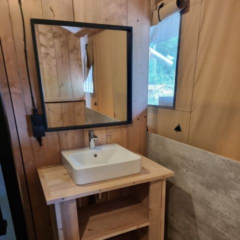 Canvas and wooden tent 4 persons - Luxury incl. sanitary facilities