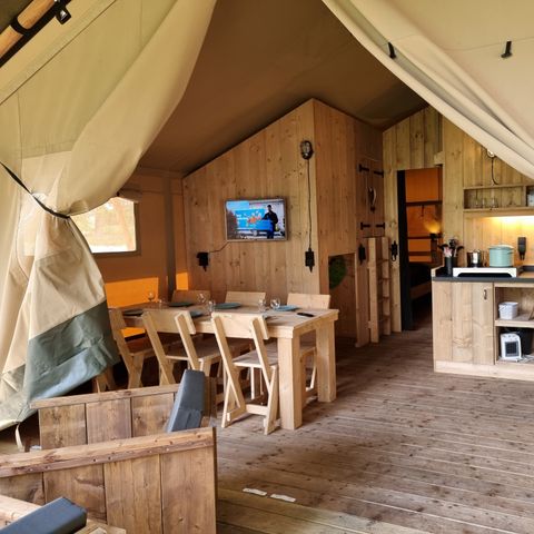 Canvas and wooden tent 6 persons - including sanitary facilities