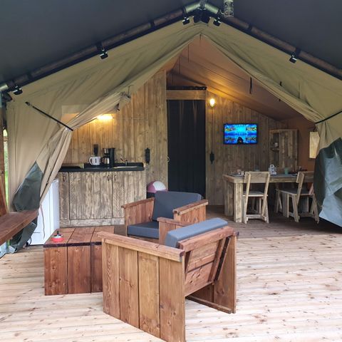 Canvas and wooden tent 4 persons - including sanitary facilities