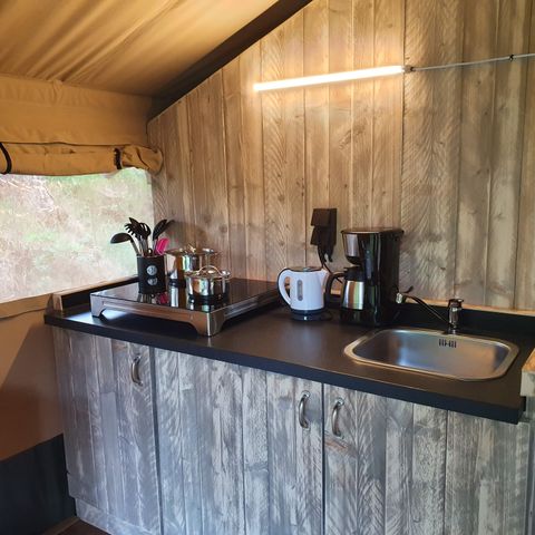 Canvas and wooden tent 4 persons - including sanitary facilities