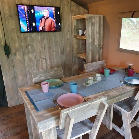 Canvas and wooden tent 4 persons - including sanitary facilities