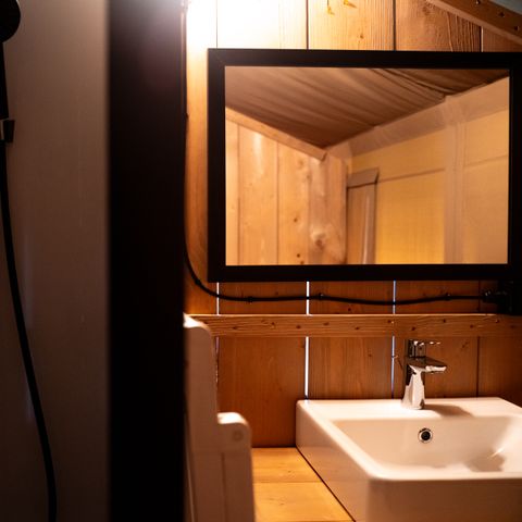 Canvas and wooden tent 4 persons - including sanitary facilities