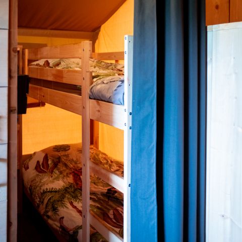 Canvas and wooden tent 4 persons - including sanitary facilities